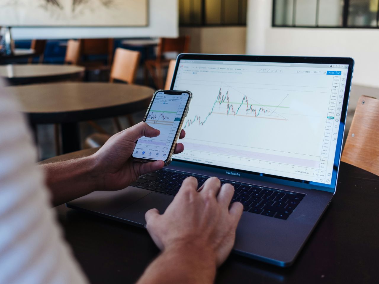 Showing Graph Data in Mobile and Laptop